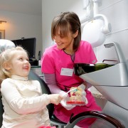 Vaikų pratinimas prie burnos higienos ir odontologinio gydymo procedūrų